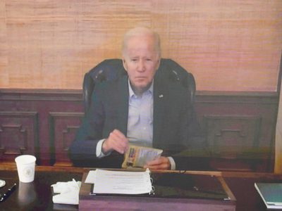 Biden tiene variante muy contagiosa de covid, dice médico
