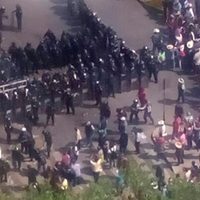 Se enfrentan campesinos y policías en Paseo de la Reforma; hay 20 heridos