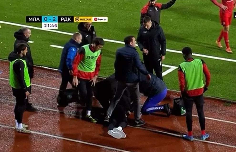 Entrenador de un club serbio muere de un infarto durante un partido de primera división