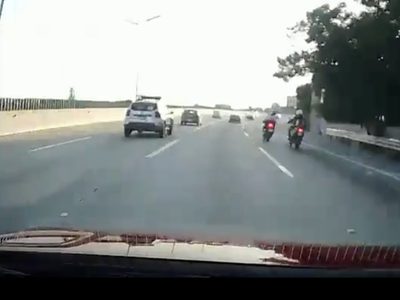 Motociclista se impacta contra muro de contención en Paso Exprés de Cuernavaca (Video)
