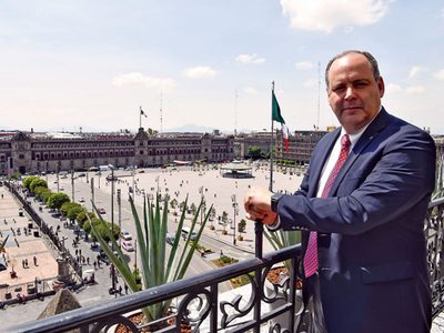 De Hoyos, opositor a AMLO, no se descarta como presidenciable