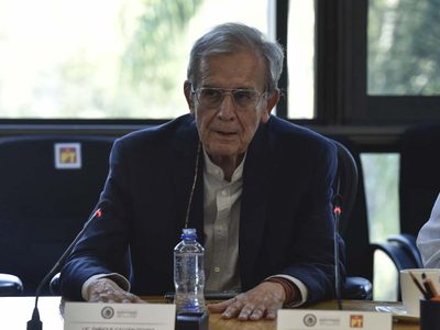 Enrique Galván Ochoa confunde al ministro Laynez con Silverio; lo tunden en redes y borra tuit
