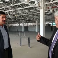 AMLO visita hospital en Juárez que fue inaugurado sólo con fachada terminada (Video)