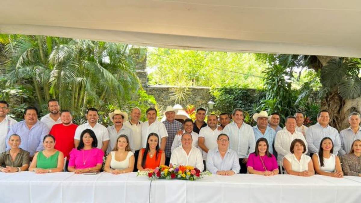Víctor Mercado y Sandra Anaya se reunieron para afinar la estrategia de quienes aspiran a la representación de Morena a la gubernatura