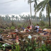 Al menos 169 muertos y medio millón de desplazados por el tifón "Rai" en Filipinas