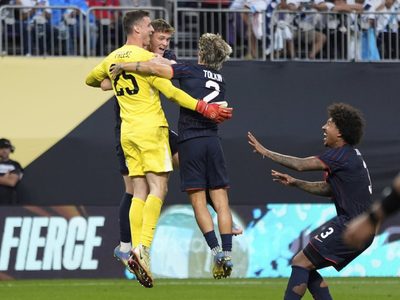 Estados Unidos se impone 4-3 en penales a Costa Rica para avanzar a las semifinales de la Copa Oro