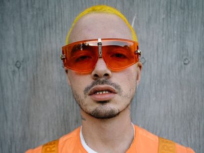 ¡Lo volvió a hacer! Mira el video con el que J Balvin está revolucionando la web. ¿Eso es un duende?