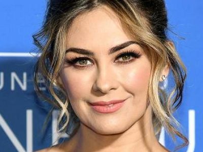 ¡Sin pudor! Aracely Arámbula causa estragos con una postal desde la piscina. ¡Madre Mía!