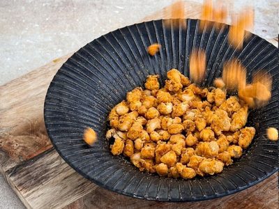 Para las noches de peli: no le esquives a esta legumbre y hacé este snack proteico, fácil y crujiente