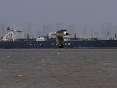 China pide un "paso sin obstáculos" a través de Ormuz tras el anuncio de bloqueo por parte de Trump