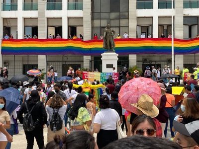 Comunidad gay exige frenar reconocimiento al exgobernador Patrocinio González