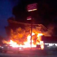 Choque de pipa provoca incendio de camioneta y locales