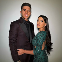 Minimalismo, dorado y diseño moderno: así es el living de Valentina Cervantes y Enzo Fernández que inspira tendencias