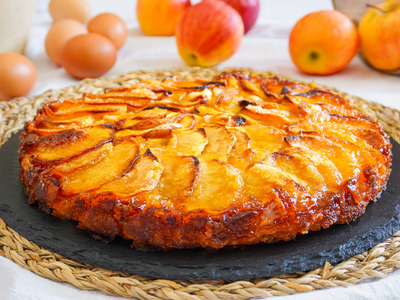 Con 2 peras y 2 cucharadas de dulce de leche, hacé esta tremenda torta para acompañar tus mates