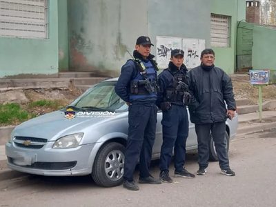 Le robaron el auto y unos minutos después la Policía lo recuperó