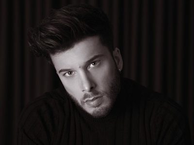 Blas Cantó reapareció tras el fallecimiento de su padre para interpretar uno de sus hits