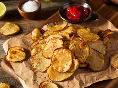 Chips de papa: bien crujientes y ricas, esta receta es todo lo que está bien para tus picadas