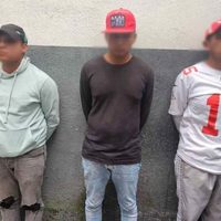 Detienen a tres hombres por agredir a policías bancarios
