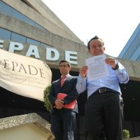 Mikel Arriola denuncia ante la FEPADE a diputados que administrarían 8.7 mmdp para reconstrucción