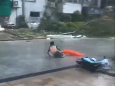 El tifón 'Yagi' toca tierra en el sur de China, donde hay más de 400 mil evacuados (Videos)