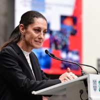 Para 2020, Sheinbaum promete recursos 'muy importantes” para los bomberos