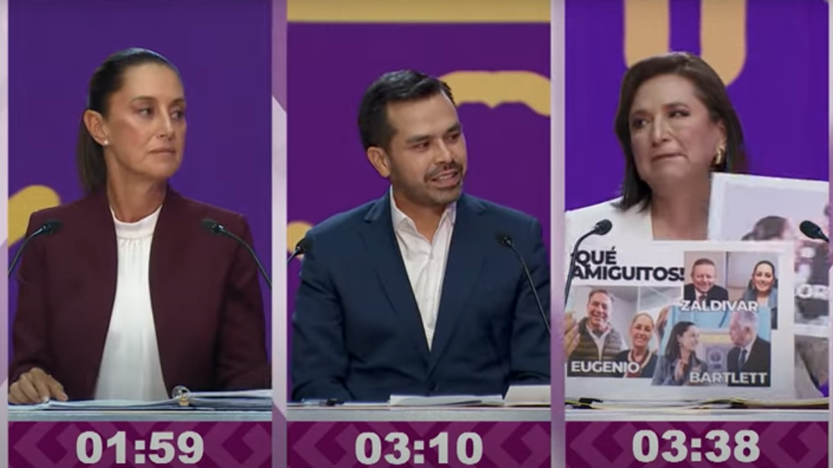 Los tres aspirantes en el debate