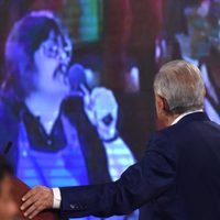 AMLO celebra que la consejera presidenta del INE ya se bajó el sueldo