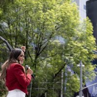 Alessandra Rojo de la Vega encabeza marcha de “La Resistencia” y arremete contra Morena