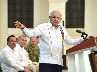 AMLO denuncia “doble moral” de Martín Moreno y adversarios que lo acusan de promover el odio