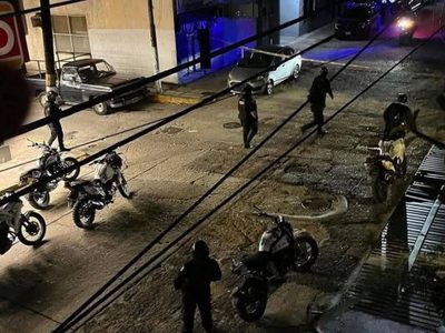 Atacan dos sedes de la Fiscalía General de Guerrero en Acapulco; hay una agente herida
