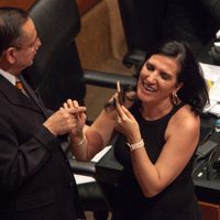 Senadoras de Morena van contra la panista Kenia López