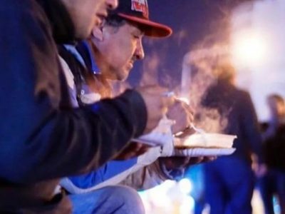 En tres meses, la Red Solidaria entregó 1.700 raciones de comida a personas en situación de calle