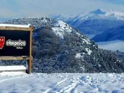 Protesta de trabajadores hoteleros y gastronómicos contra el nuevo concesionario del Cerro Chapelco