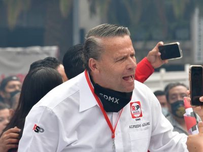 Alfredo Adame ofrece 100 mil pesos de recompensa por localizar a Laura Bozzo