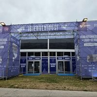 La segunda jornada de la Feria Internacional del Libro se pone a punto durante este sábado