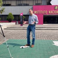 Morena acusa de desvío a Lorenzo Córdova; el presidente del INE responde con estas fotos
