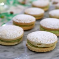 Nos sumamos a la fiebre del oro verde: receta de alfajores de pistacho