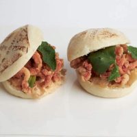 Dos chefs españoles unidos en un delivery con estrellas Michelin