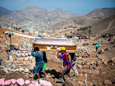 Alerta en Perú: el país registra la tasa de muertes per cápita más alta del mundo