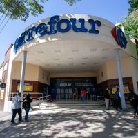 Suspendieron la venta de Carrefour en la Argentina
