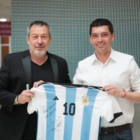 Carlos el "Chino Tapia realizó una charla abierta en Neuquén