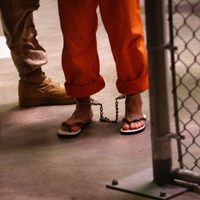 EE. UU. suspende la vacunación de los presos de Guantánamo