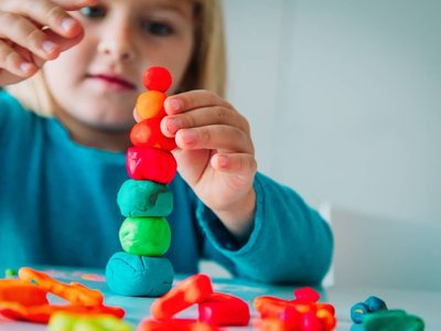 Sacá a tus hijos de las pantallas y hacé esta receta genial de plastilina casera, sin químicos y súper maleable