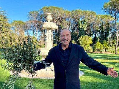 El exprimer ministro Silvio Berlusconi padece leucemia