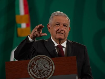 AMLO critica “mafias” en universidades públicas; llama a a impulsar movimiento de renovación