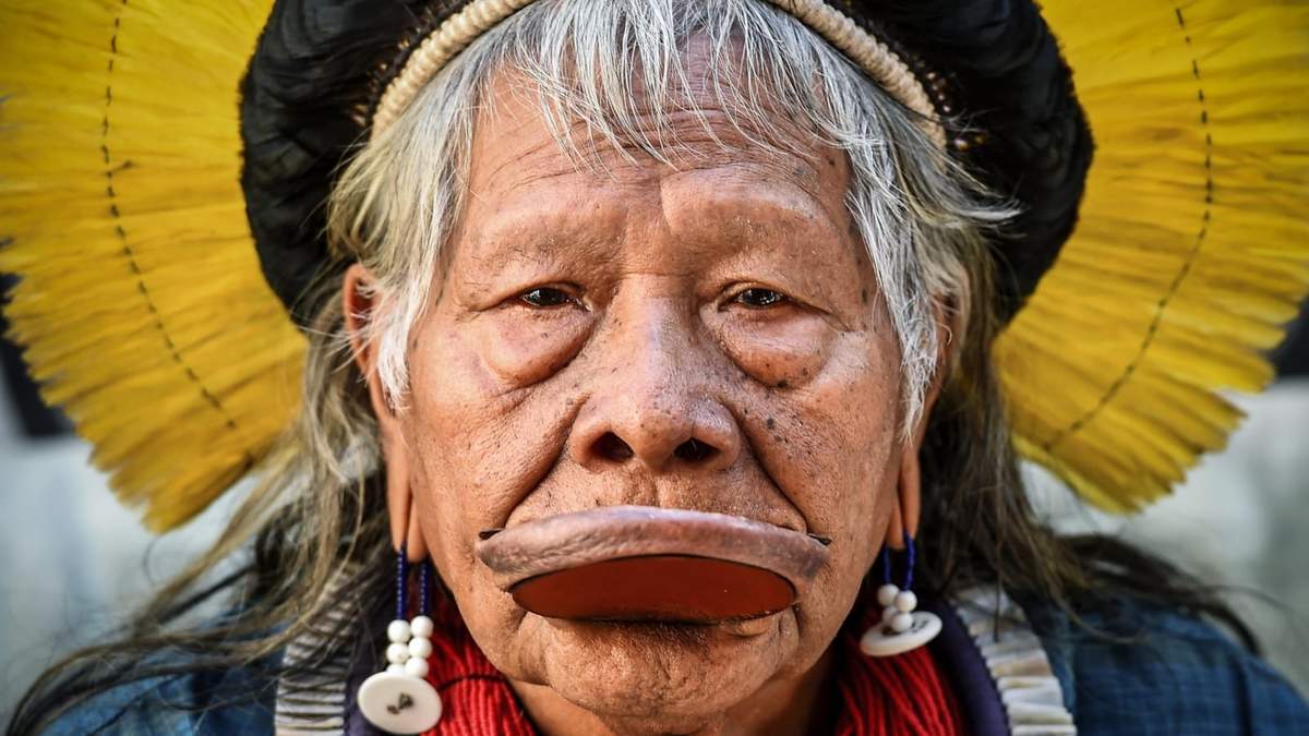 Raoni Metuktire es un emblema de la lucha de los pueblos de la Amazonia. Fuente: (Twitter)