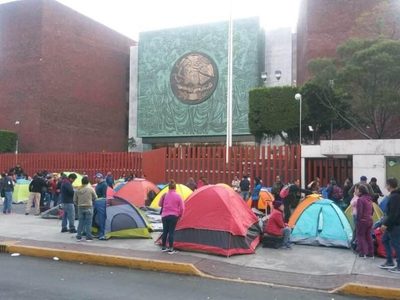 La CNTE bloquea accesos a San Lázaro; exige 'abrogación total” de la reforma educativa