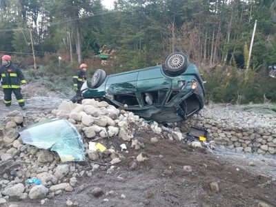 Ruta 40: perdió el control del vehículo, volcó y salió ileso