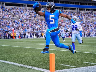 Dowdle logra 239 yardas ante su exequipo; Panthers vencen a Cowboys con gol de campo al final