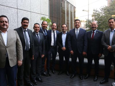El PAN acuerda 'cuidar la calidad de servicios gratuitos de salud de los más necesitados”